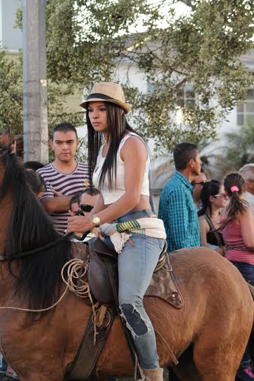 dama en la cabalgata Feria de Manizales